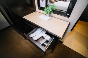 Deluxe Double Room | Iron/ironing board, free WiFi