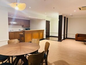 Presidential Suite | Iron/ironing board, free WiFi