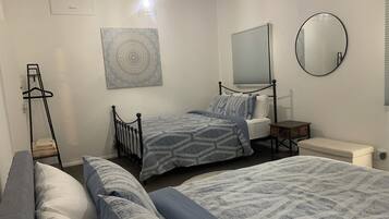 3 bedrooms, iron/ironing board, WiFi, bed sheets