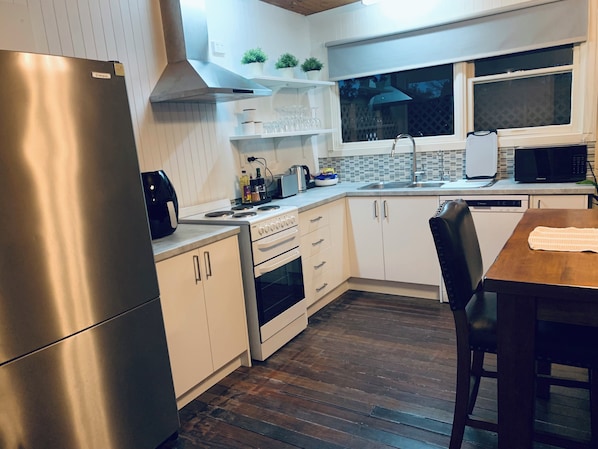 ميكروويف، فرن، موقد طهي مسطح، غسالة أطباق