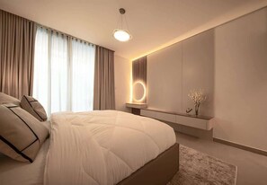 5 bedrooms, iron/ironing board, WiFi (free), bed sheets
