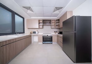 Coffee/tea maker, fridge, microwave, oven