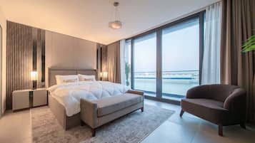 5 bedrooms, iron/ironing board, WiFi (free), bed sheets
