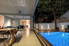 10 indoor pools - Royal 78 Backpackers Bar & Restaurant (Anjuna)