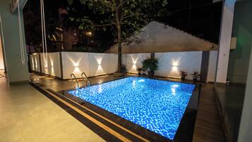 10 つの屋内プール