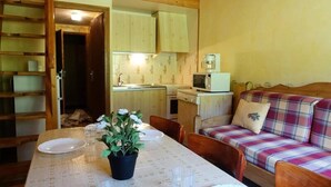 Interior - Apartment in Planay Near Ski Slopes (Beaufort)
