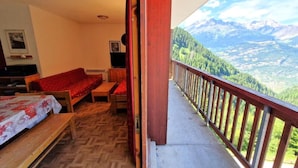 Outdoor dining - Apartment in Vanoise With Ski Slope Access (Modane)