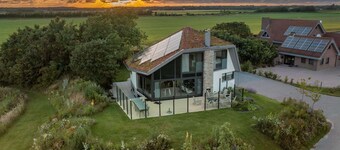 Modern, Luxurious, Sustainable Nature Villa With hot tub and Texel View