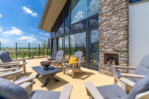 Villa | Balcony - Modern, Luxurious and Sustainable Nature Villa (De Waal)