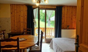 Room - Apartment in Planay Near Hiking Trails (Beaufort)