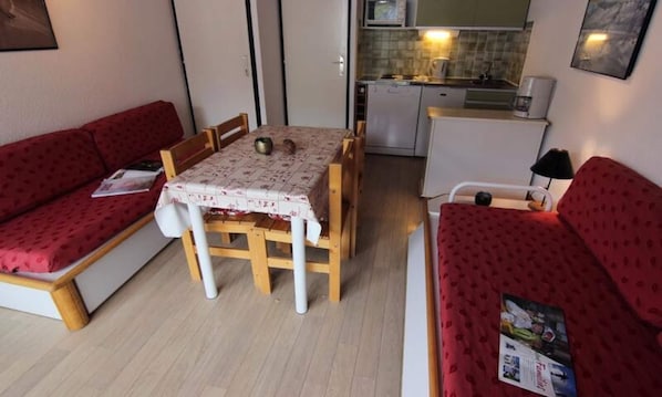 Living area - VAL Thorens 4 People Slalom District Near Shops AND SKI Slopes (Les Belleville)