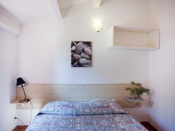 Classic House, 2 Bedrooms | 2 bedrooms - Holiday Home 150m From the Beach in Corsica (Poggio-Mezzana)