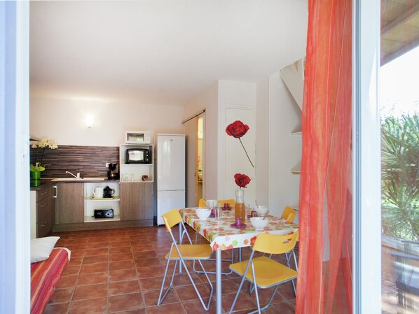 Dining - Holiday Home 150m From the Beach in Corsica (Poggio-Mezzana)