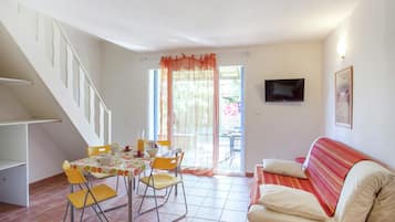 Classic House, 2 Bedrooms | Ruang tamu