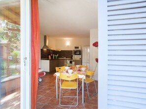 Living room - Holiday Home 150m From the Beach in Corsica (Poggio-Mezzana)