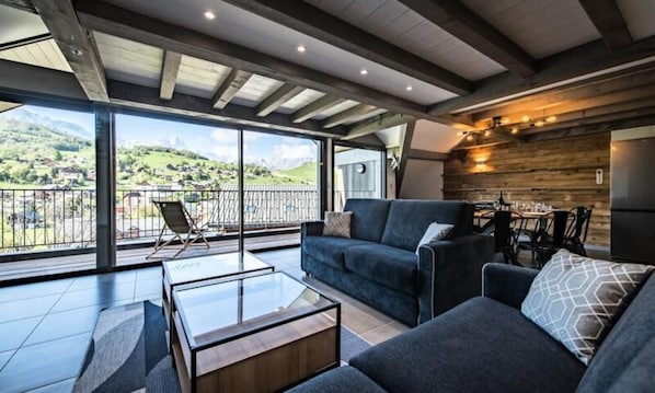 Living area - Apartment in Albiez With Ski-in Access (Albiez-Montrond)