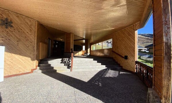 Property grounds - Holiday Home in Val Thorens Near Ski Slopes (Les Belleville)