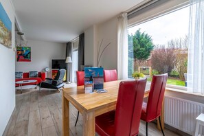 Bungalow | Living room - Cozy and Comfortable 4-person Bungalow (De Koog)