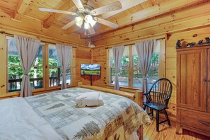 4 bedrooms, desk, iron/ironing board, travel crib - Mountain Views w/ Slide | Hot Tub | Game Room (Mineral Bluff)