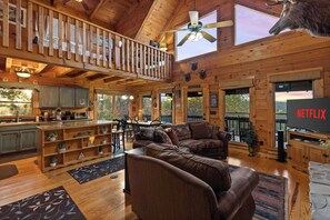 TV, peis og kontorer