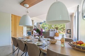 Villa | Dining - Relaxed and Atmospheric 6-person Villa Near the Forest (De Koog)