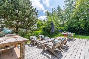 Villa | Balcony - Relaxed and Atmospheric 6-person Villa Near the Forest (De Koog)