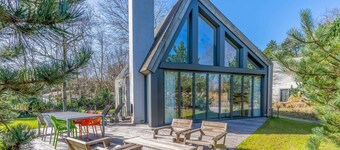 Relaxed and Atmospheric 6-person Villa Near the Forest