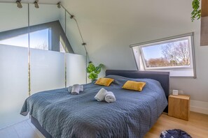 Villa | 2 bedrooms, iron/ironing board, bed sheets - Relaxed and Atmospheric 6-person Villa Near the Forest (De Koog)