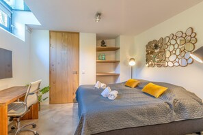Villa | 2 bedrooms, iron/ironing board, bed sheets - Relaxed and Atmospheric 6-person Villa Near the Forest (De Koog)
