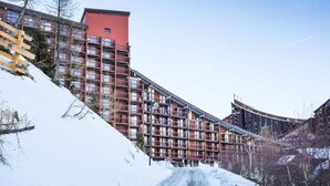 Exterior - Holiday Home in Arc 2000 Near Ski Slopes (Bourg-Saint-Maurice)
