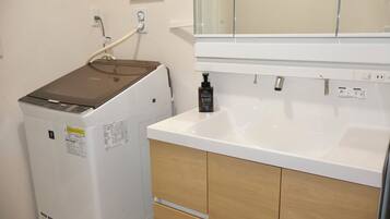 Villa Supérieure, balcon | Salle de bain | Chaussons