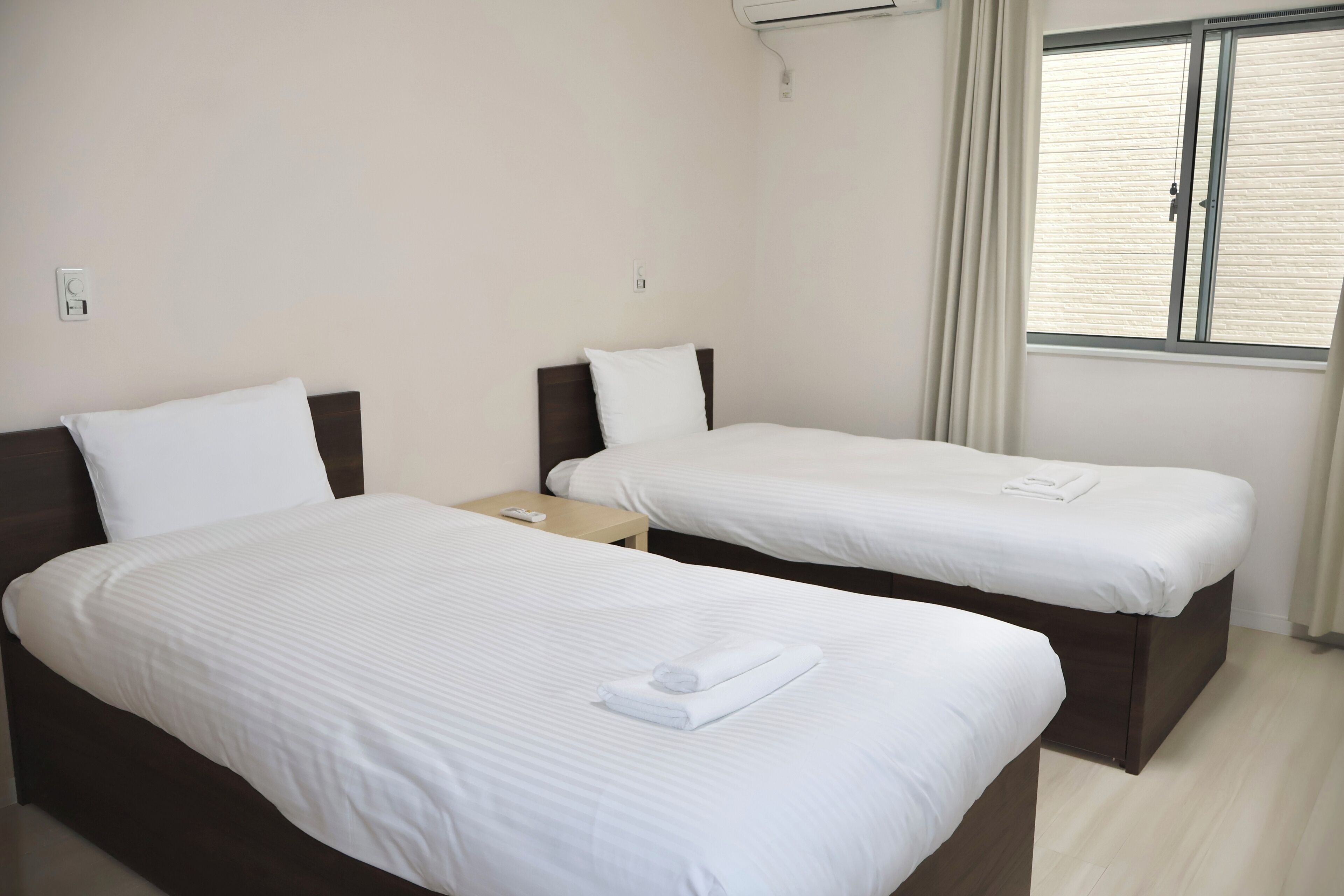 Blackout curtains, free WiFi