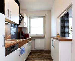 Apartment | Private kitchen - Ferienwohnung in Bensersiel, 300 m vom Strand Entfernt (Esens)