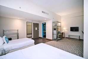 Standard Triple Room | Desk, iron/ironing board, free WiFi - Kingston Hotel 10 at Bukit Jalil (Seri Kembangan)