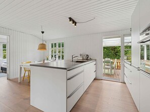 House | Interior - 4 Star Holiday Home in Roslev (Roslev)