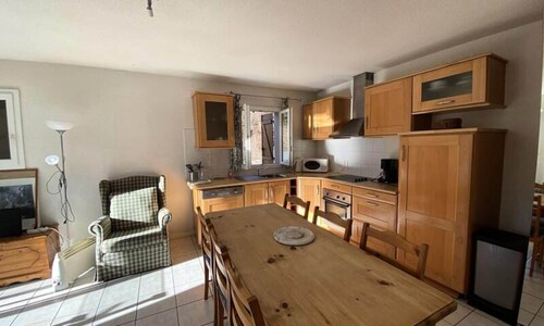 Detached House Sleeps 6 in a Quiet Subdivision