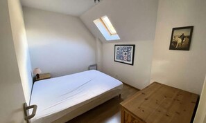 Room - Detached House Sleeps 6 in a Quiet Subdivision (Bareges)