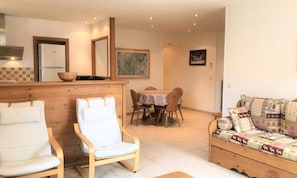 Living area - Apartment in Beaufort Near Ski Resorts (Beaufort)