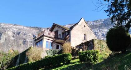 Houses & Villas for 10 People