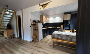 Kjøleskap, mikrobølgeovn, ovn og oppvaskmaskin