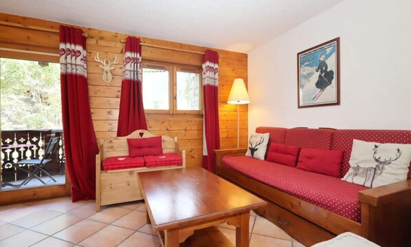 Living area - Apartment in Les Houches Near Prarion Lift (Les Houches)