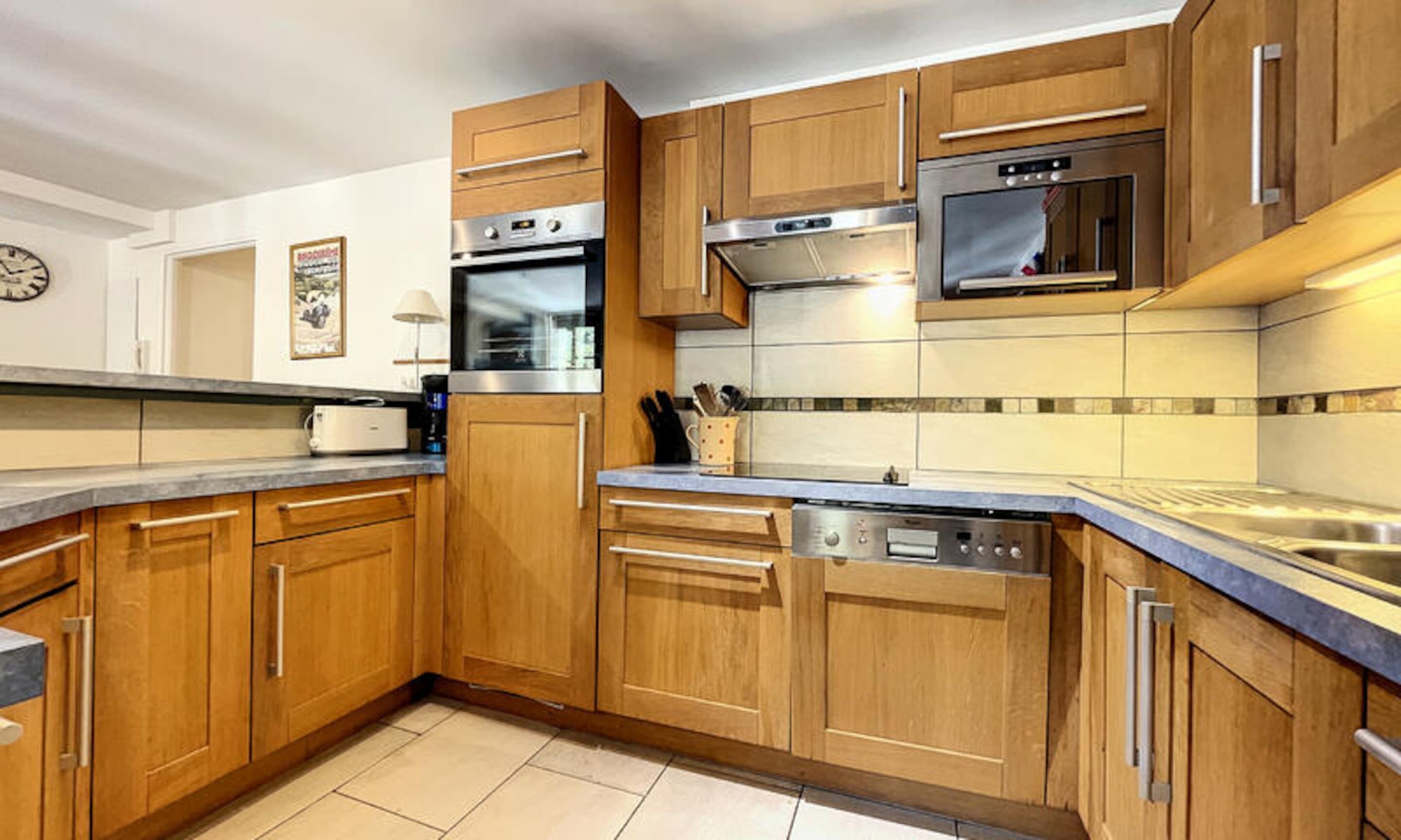 Fridge, microwave, oven, coffee/tea maker