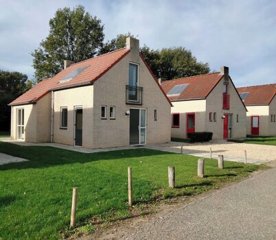 Modern Bungalow in Ewijk for 6