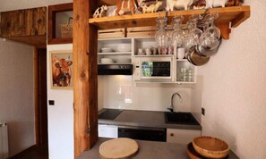 Fridge, microwave, dishwasher, coffee/tea maker - Mountain Vacation in Areches-beaufort. 1-bedroom Apartment. Sleeps 2-3 (Beaufort)