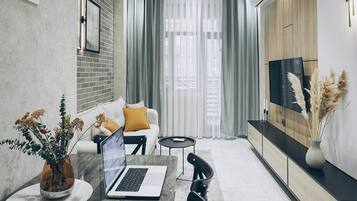 Caja de seguridad en la habitación y escritorio