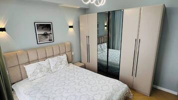 Caja de seguridad en la habitación y escritorio