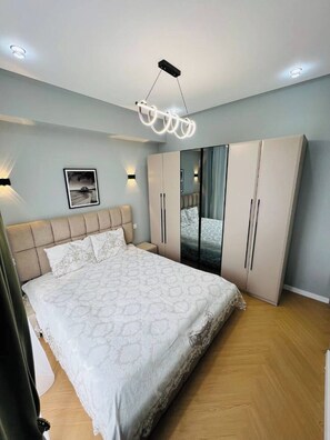 In-room safe, desk, laptop workspace, blackout drapes