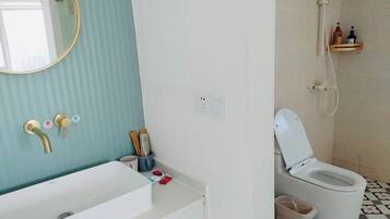 Chambre, vue ville | Salle de bain