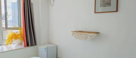 Habitación básica, vistas a la ciudad | Wifi gratis