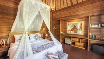 Junior Suite, Garden View | Desk, free WiFi, bed sheets